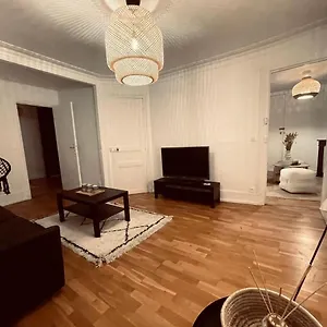  Apartamento Chic On The Famous Shopping Rue Du Faubourg Saint-honore Street Francia